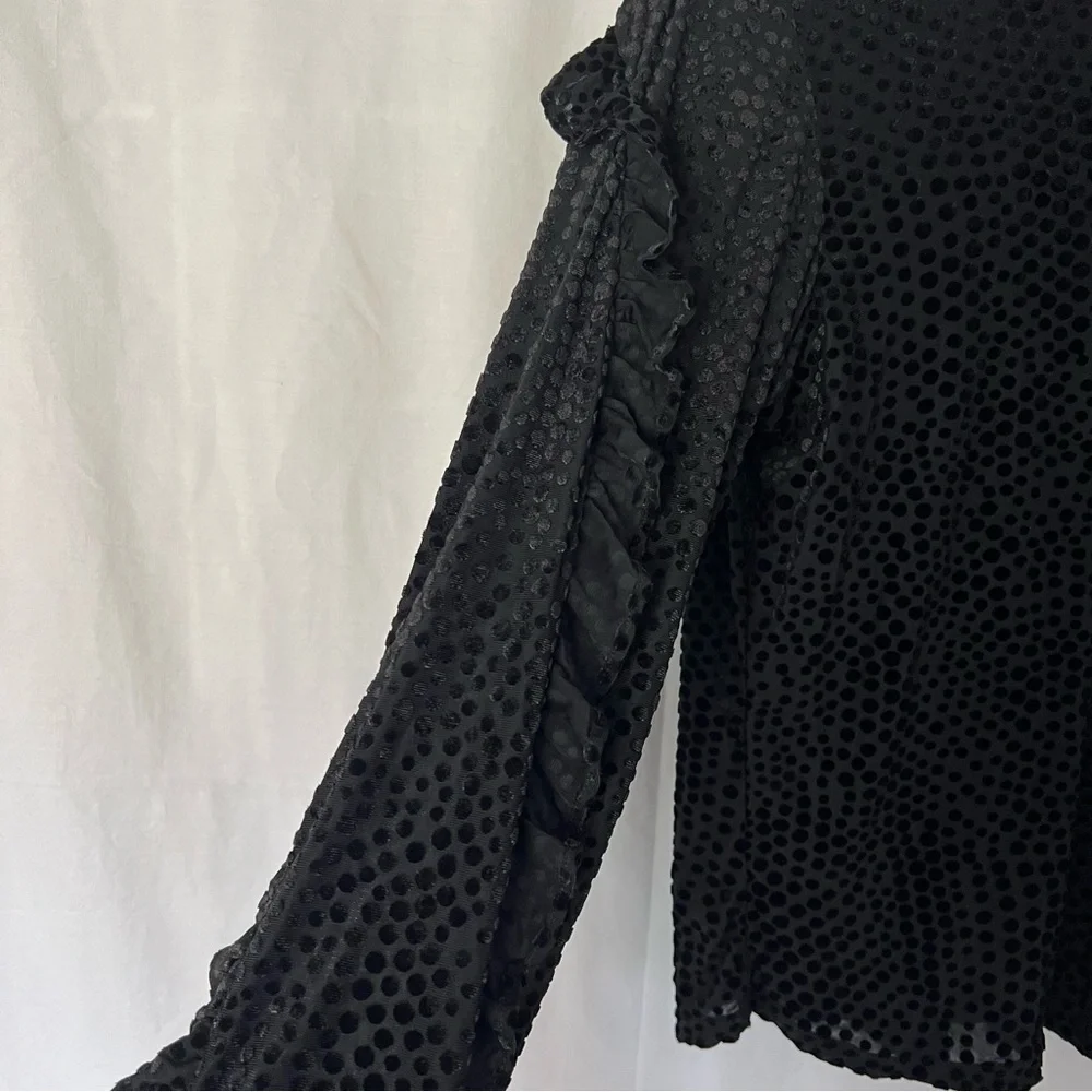 Avec Les Filles Long sleeve ruffle mock neck velvet speckle top black size Med